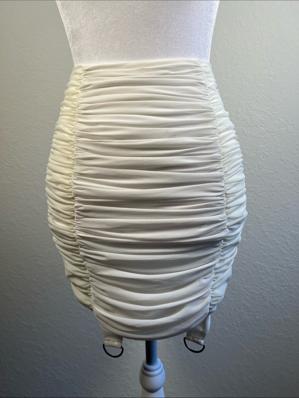 House of CB women’s white and cream skirt